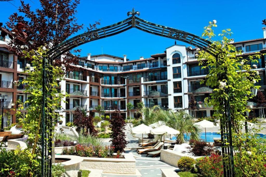 Aparthotel Boutique Rose Gardens Pomorie Esterno foto
