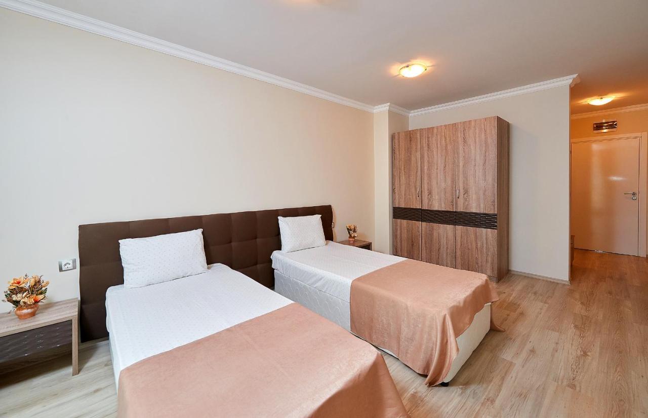 Aparthotel Boutique Rose Gardens Pomorie Esterno foto