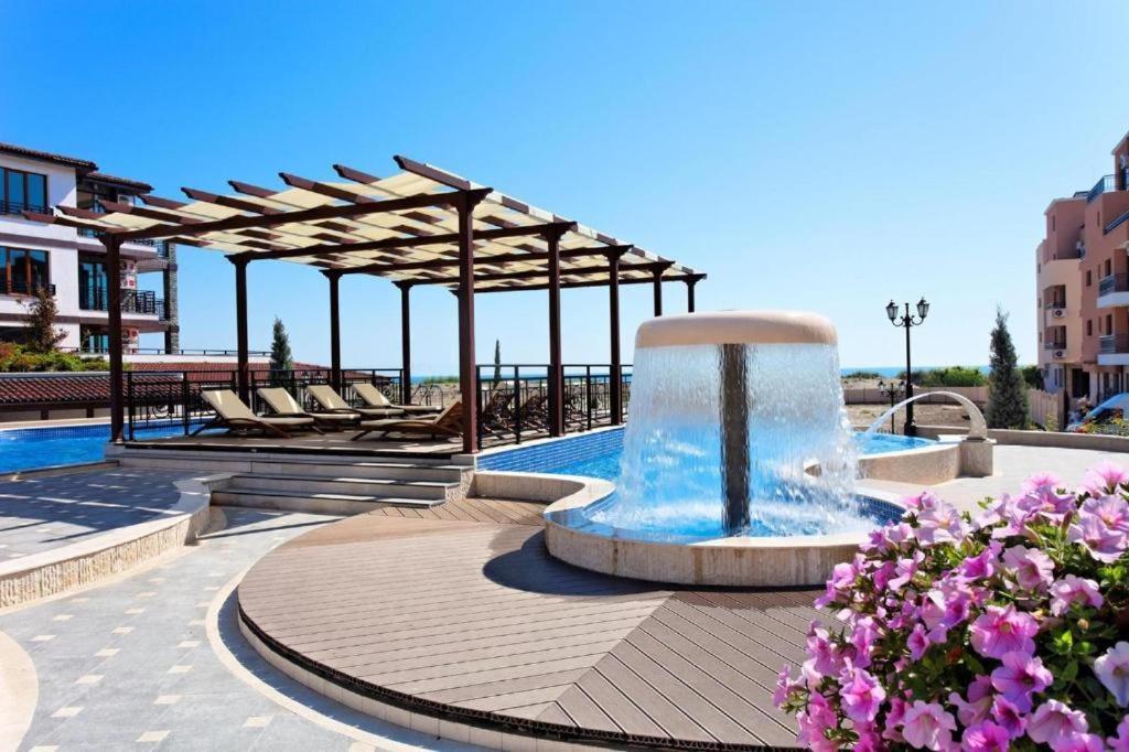 Aparthotel Boutique Rose Gardens Pomorie Esterno foto