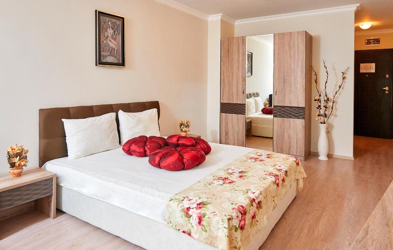 Aparthotel Boutique Rose Gardens Pomorie Esterno foto