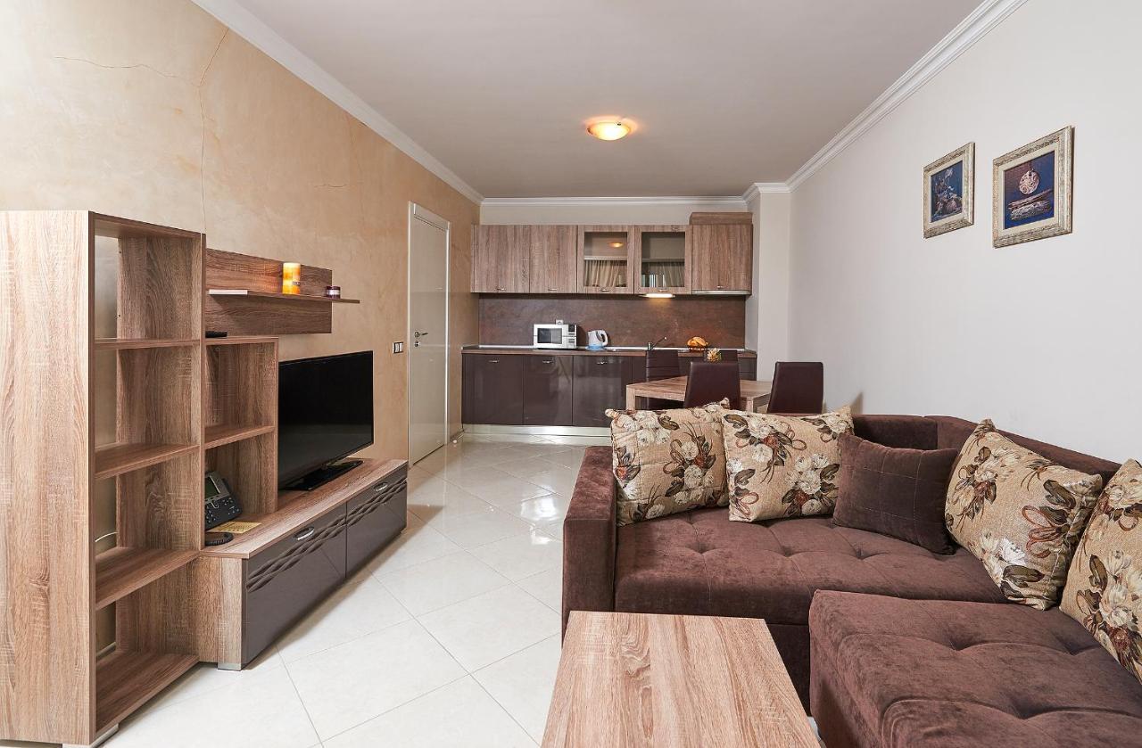 Aparthotel Boutique Rose Gardens Pomorie Esterno foto