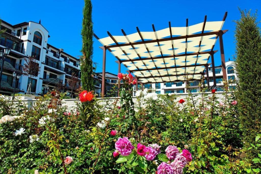 Aparthotel Boutique Rose Gardens Pomorie Esterno foto