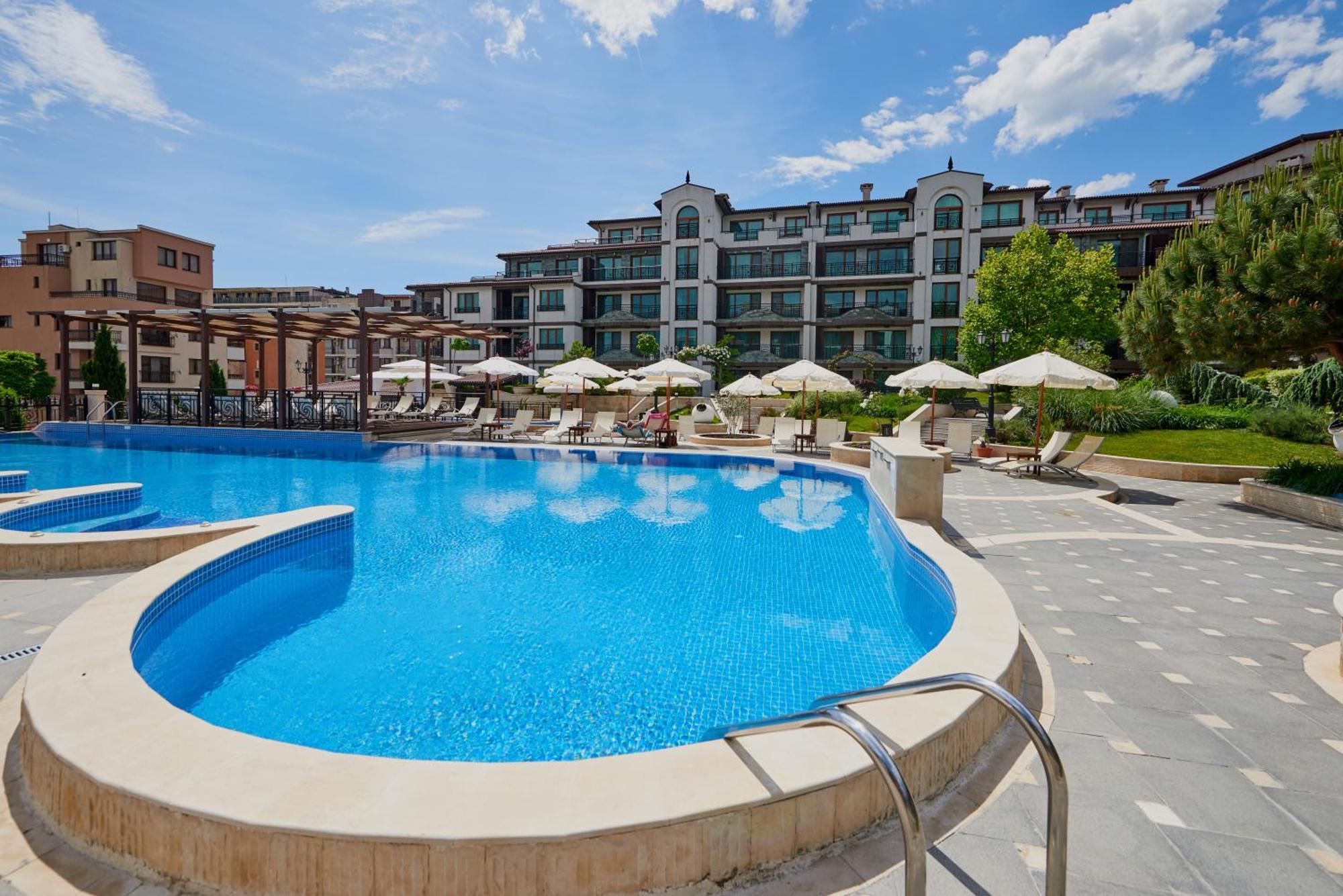 Aparthotel Boutique Rose Gardens Pomorie Esterno foto