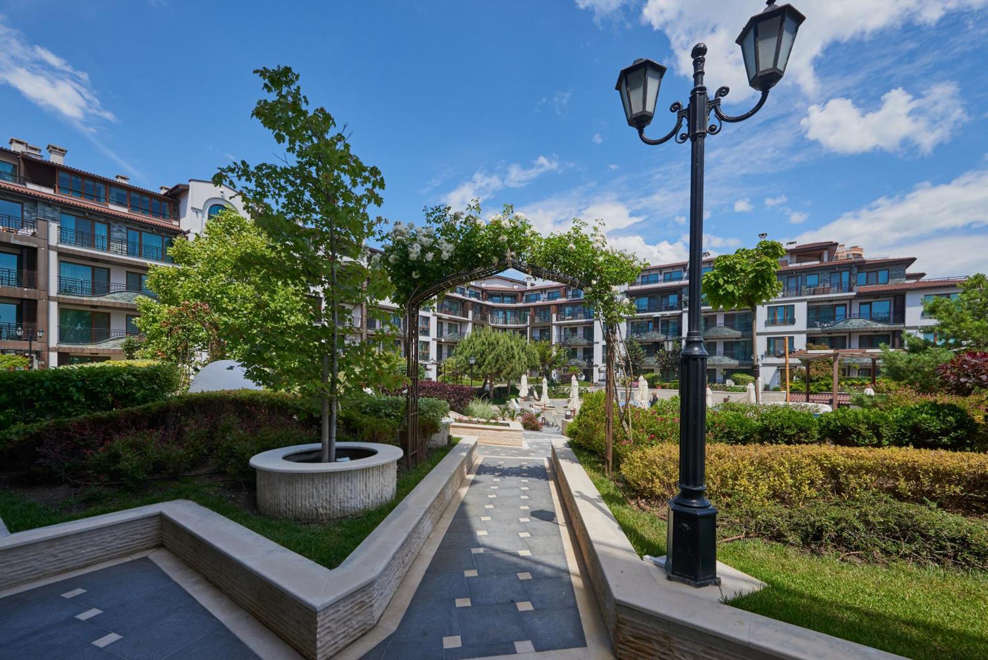 Aparthotel Boutique Rose Gardens Pomorie Esterno foto