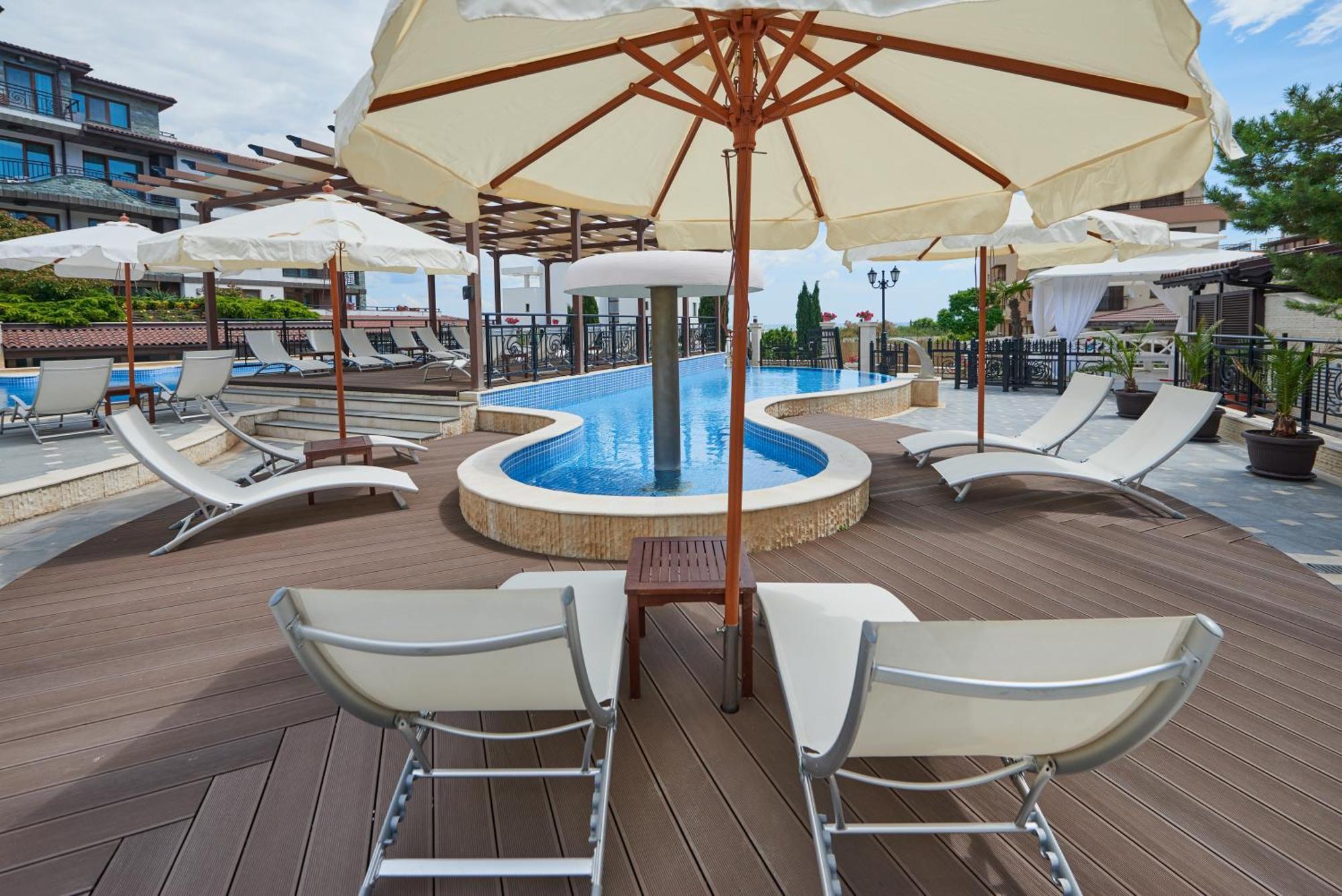Aparthotel Boutique Rose Gardens Pomorie Esterno foto
