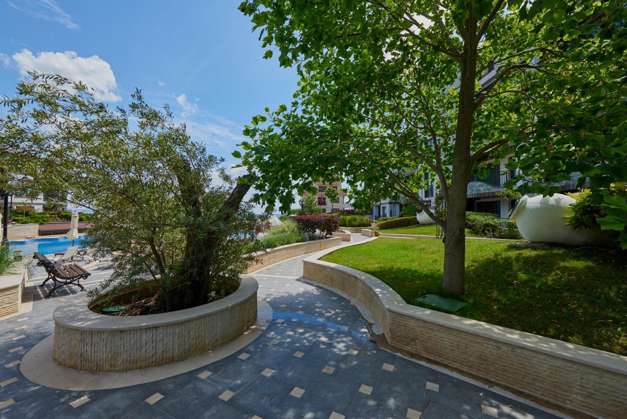 Aparthotel Boutique Rose Gardens Pomorie Esterno foto