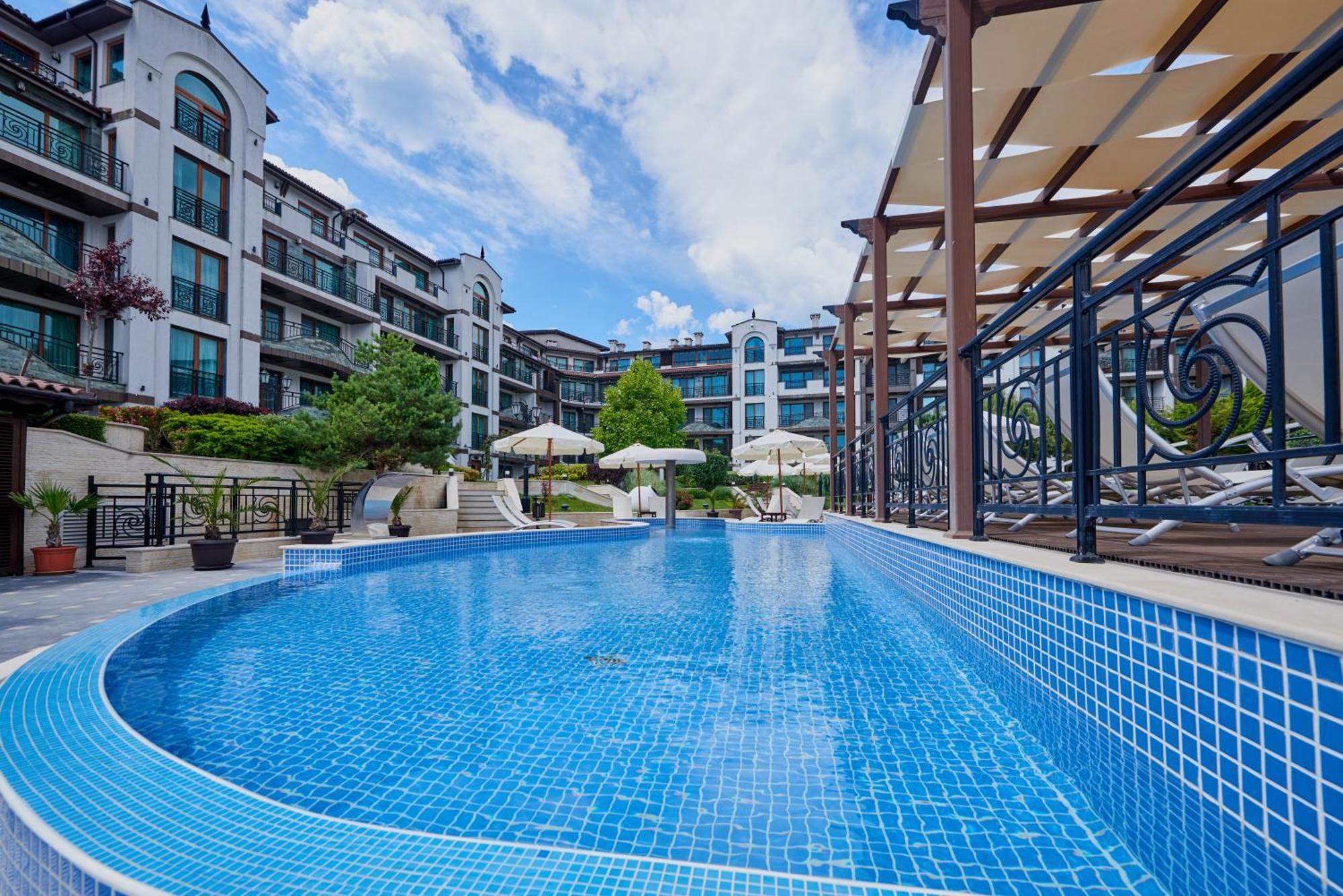Aparthotel Boutique Rose Gardens Pomorie Esterno foto