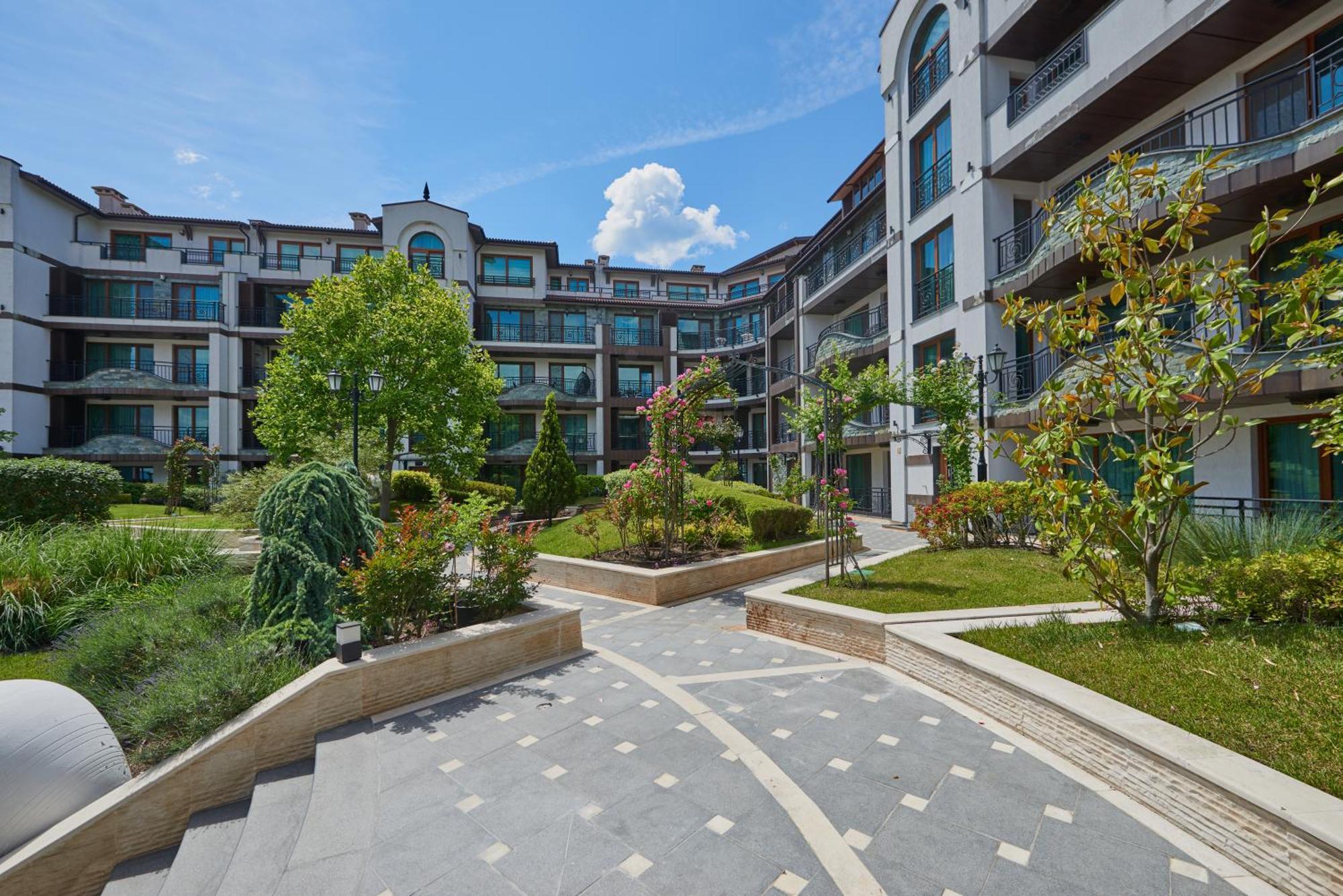 Aparthotel Boutique Rose Gardens Pomorie Esterno foto